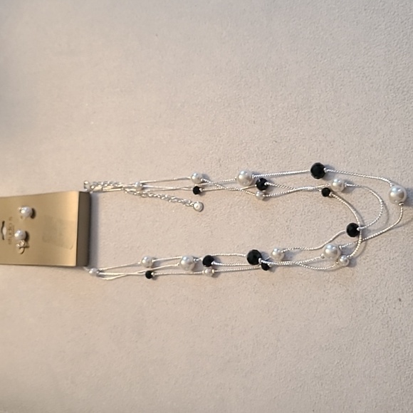 STUDIO S "PEARLS" FASHION JEWELRY NECKLACE AND MATCHING EARRINGS - Picture 2 of 8